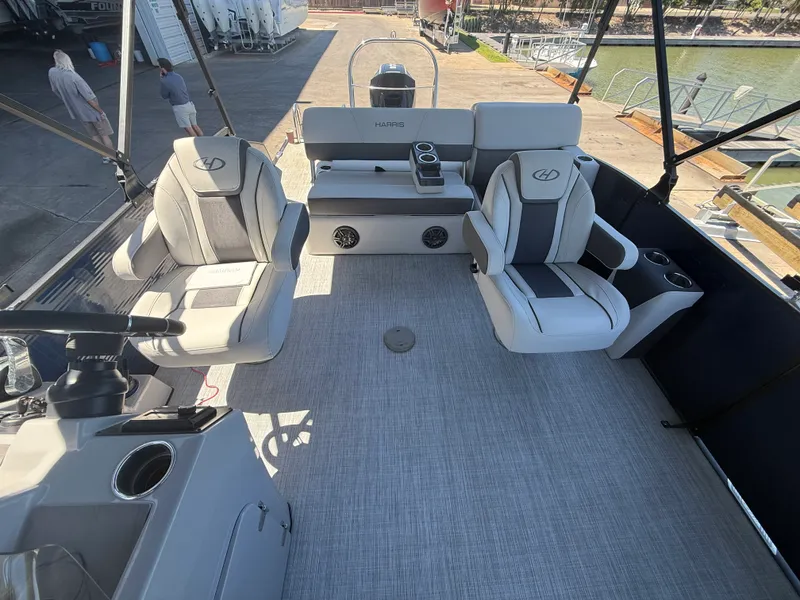 Slide: The Image of Harris Cruiser 230 2022 - 11