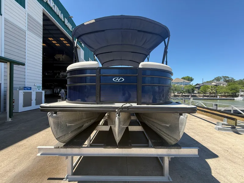 Slide: The Image of Harris Cruiser 230 2022 - 3