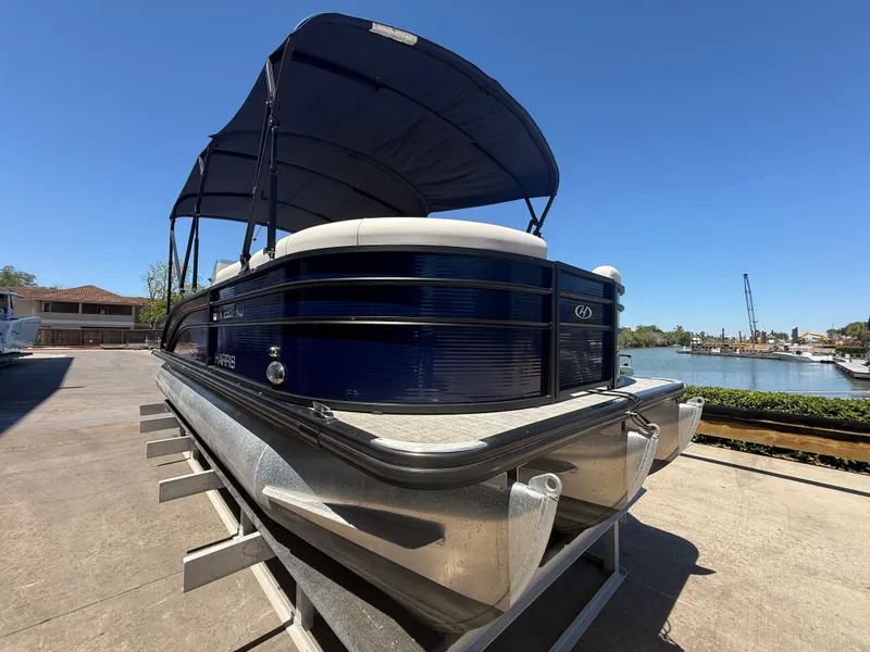 Slide: The Image of Harris Cruiser 230 2022 - 4