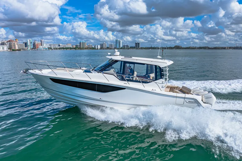 Slide: The Image of Boston Whaler 405 Conquest 2022 - 11