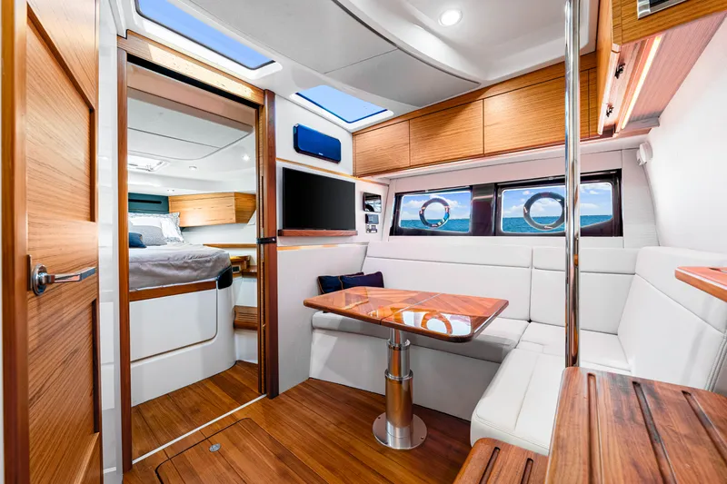 Slide: The Image of Boston Whaler 405 Conquest 2022 - 20