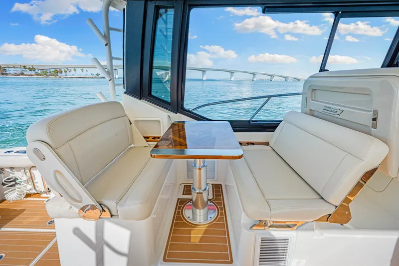 Slide: The Image of Boston Whaler 405 Conquest 2022 - 31