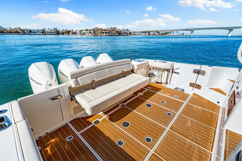 Slide: The Image of Boston Whaler 405 Conquest 2022 - 45