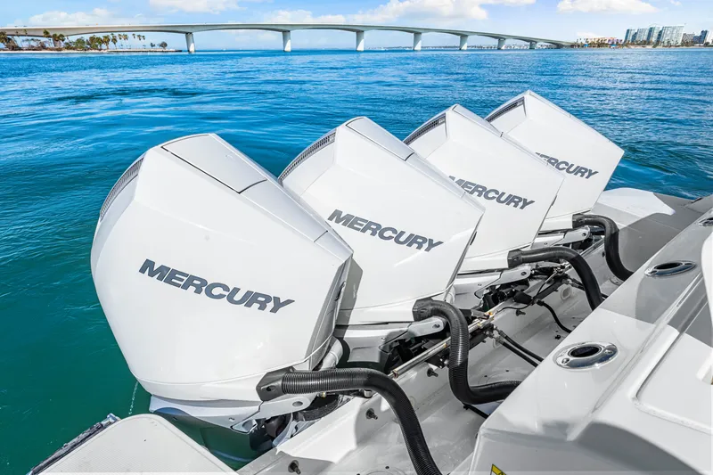 Slide: The Image of Boston Whaler 405 Conquest 2022 - 46