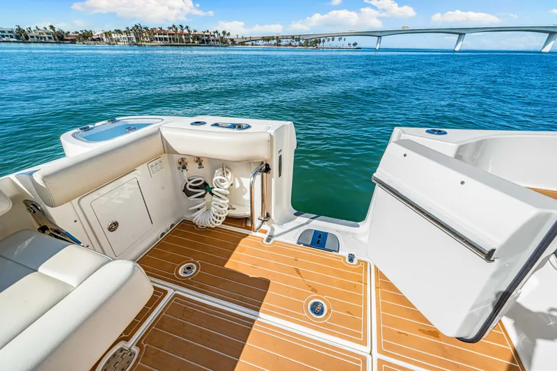 Slide: The Image of Boston Whaler 405 Conquest 2022 - 47