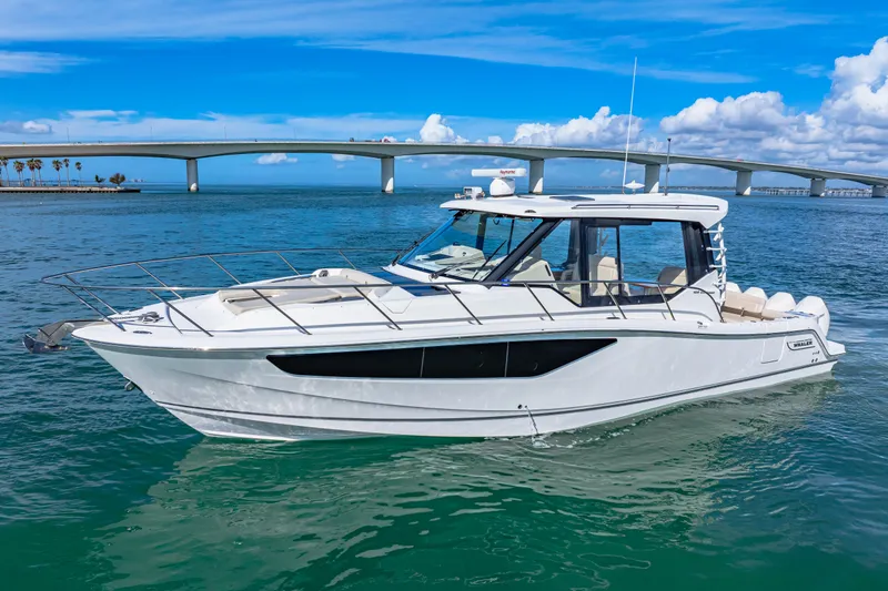 Slide: The Image of Boston Whaler 405 Conquest 2022 - 5