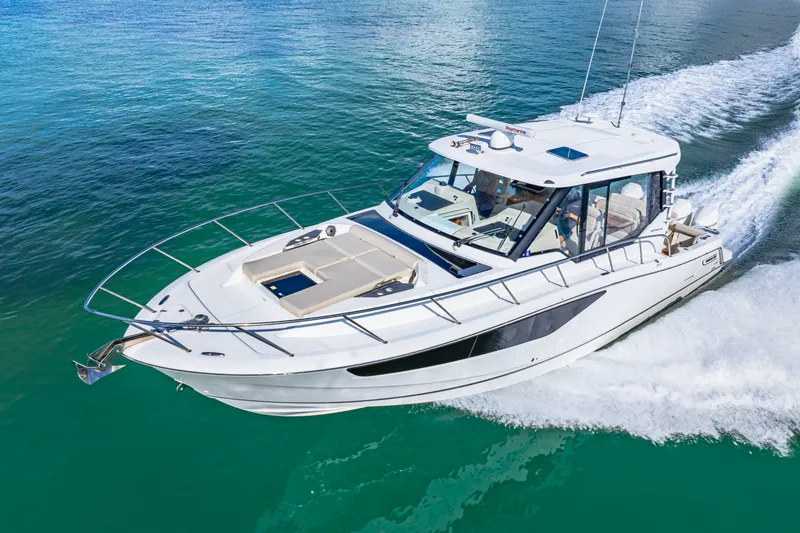 Slide: The Image of Boston Whaler 405 Conquest 2022 - 56