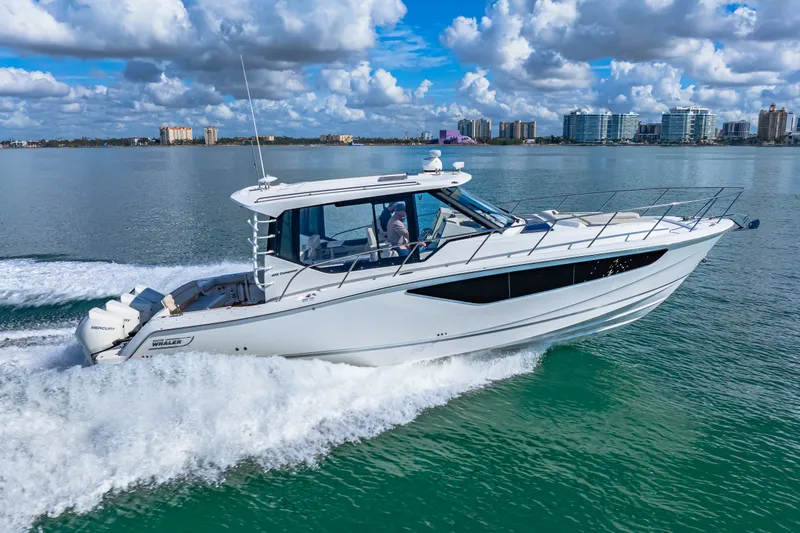 Slide: The Image of Boston Whaler 405 Conquest 2022 - 57