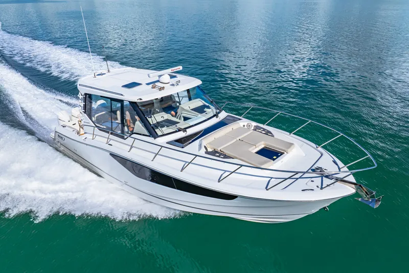 Slide: The Image of Boston Whaler 405 Conquest 2022 - 59