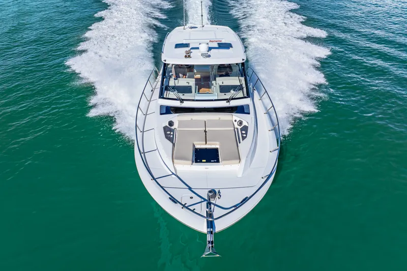 Slide: The Image of Boston Whaler 405 Conquest 2022 - 60