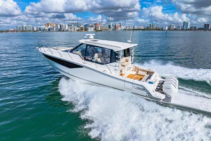 Slide: The Image of Boston Whaler 405 Conquest 2022 - 64
