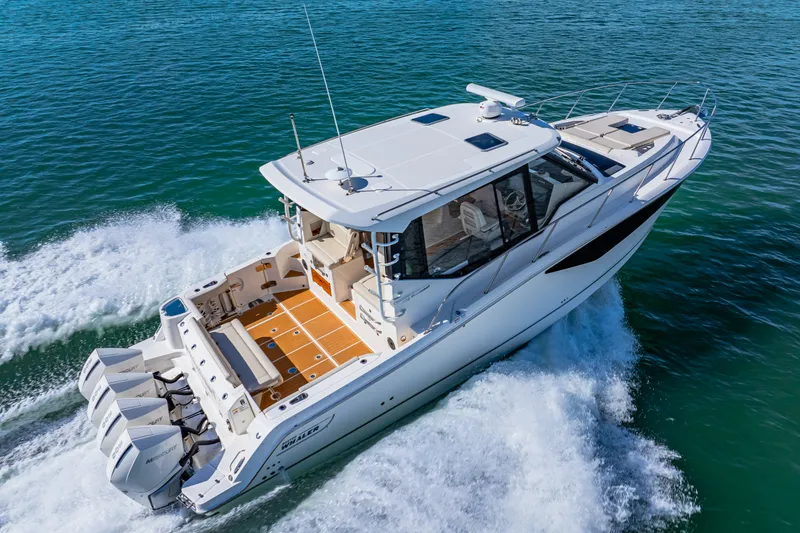 Slide: The Image of Boston Whaler 405 Conquest 2022 - 65