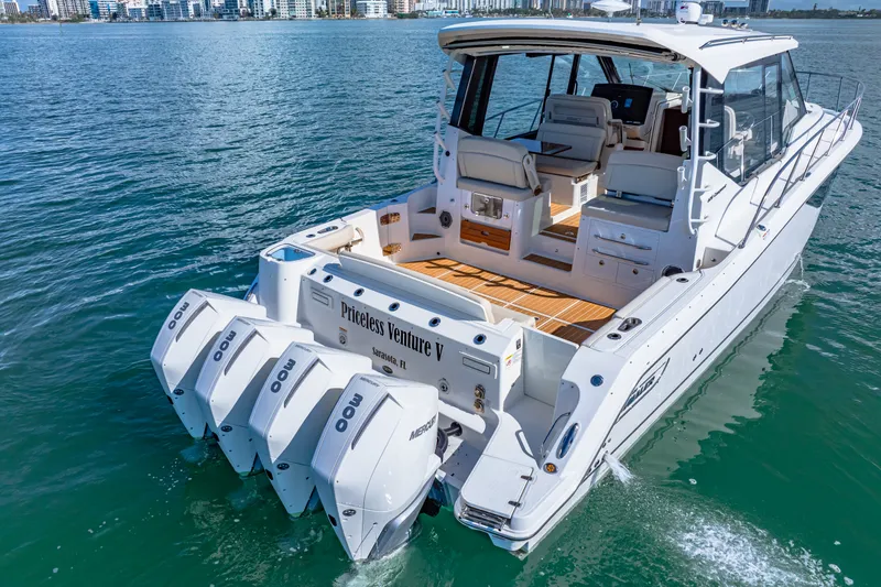 Slide: The Image of Boston Whaler 405 Conquest 2022 - 67