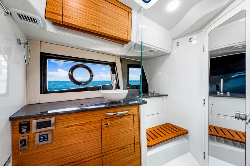 Slide: The Image of Boston Whaler 405 Conquest 2022 - 70