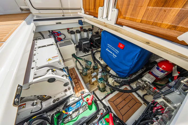 Slide: The Image of Boston Whaler 405 Conquest 2022 - 75