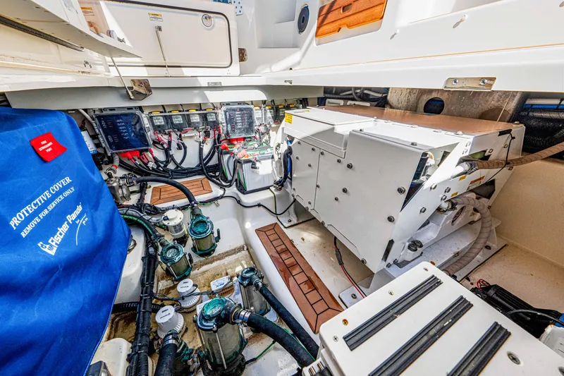 Slide: The Image of Boston Whaler 405 Conquest 2022 - 76