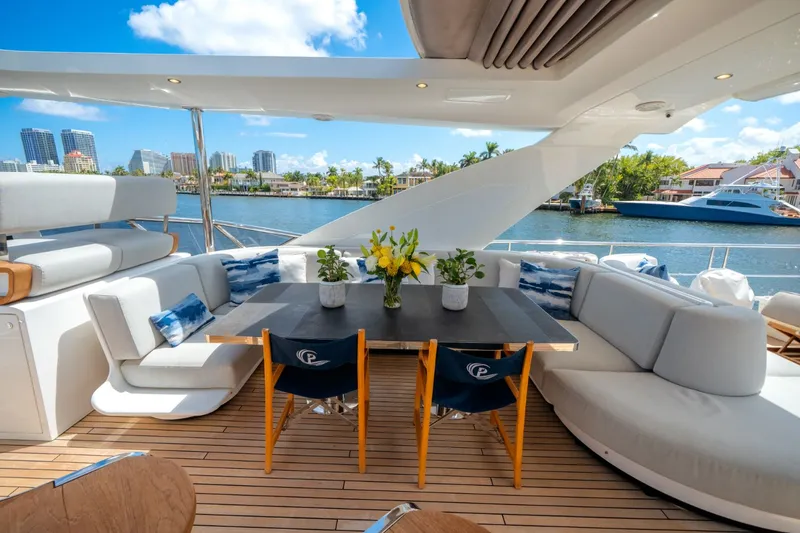 Slide: The Image of Azimut GRANDE 27M 2020 - 54