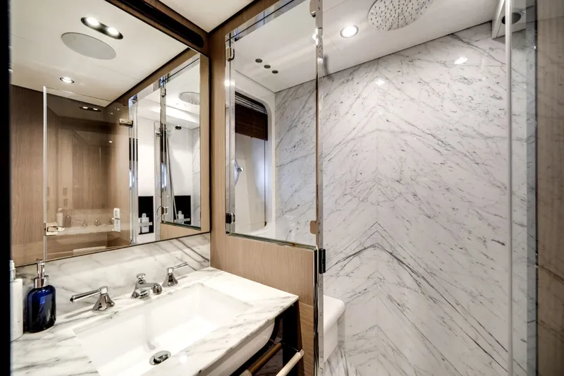 Slide: The Image of Azimut GRANDE 27M 2020 - 11
