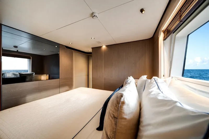 Slide: The Image of Azimut GRANDE 27M 2020 - 5