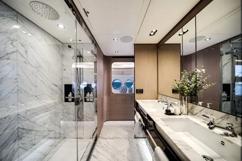 Slide: The Image of Azimut GRANDE 27M 2020 - 38