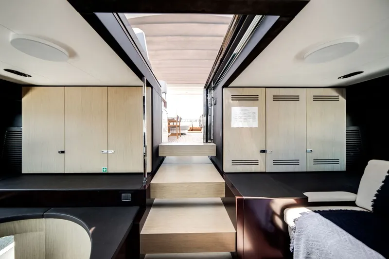 Slide: The Image of Azimut GRANDE 27M 2020 - 49