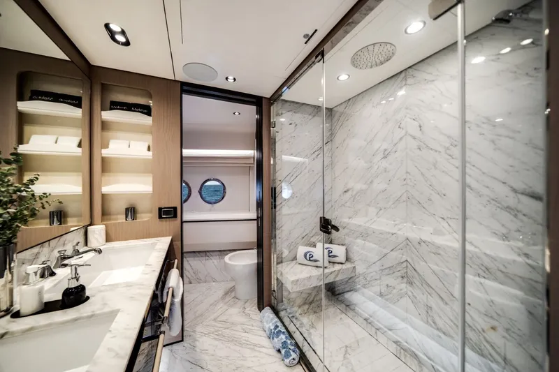 Slide: The Image of Azimut GRANDE 27M 2020 - 17