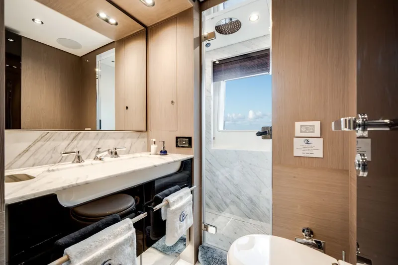 Slide: The Image of Azimut GRANDE 27M 2020 - 6