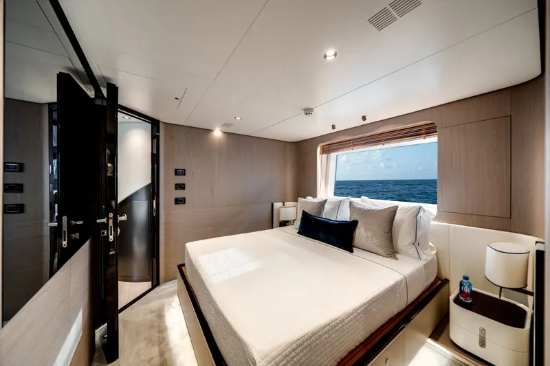 Slide: The Image of Azimut GRANDE 27M 2020 - 10