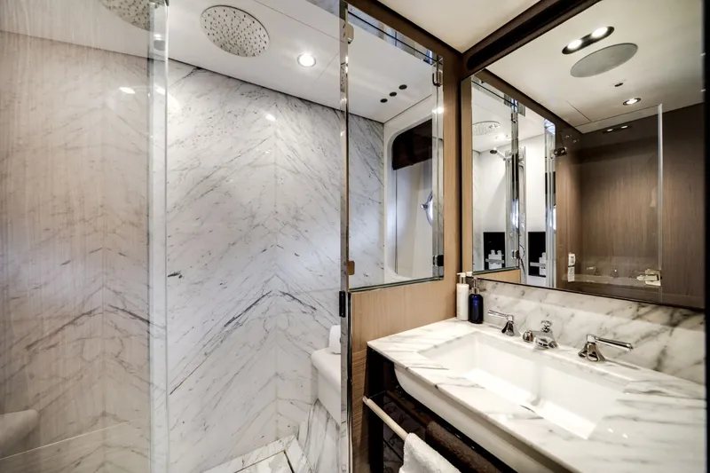 Slide: The Image of Azimut GRANDE 27M 2020 - 4