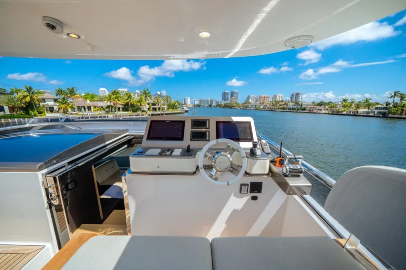 Slide: The Image of Azimut GRANDE 27M 2020 - 51