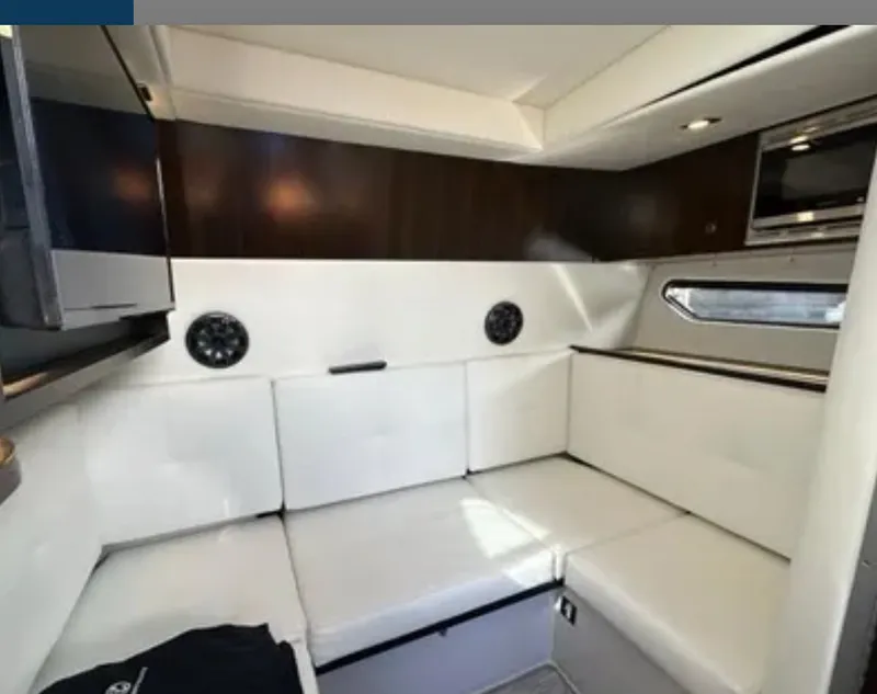 Slide: The Image of Cruisers 338 SS OB SOUTHBEACH 2021 - 19