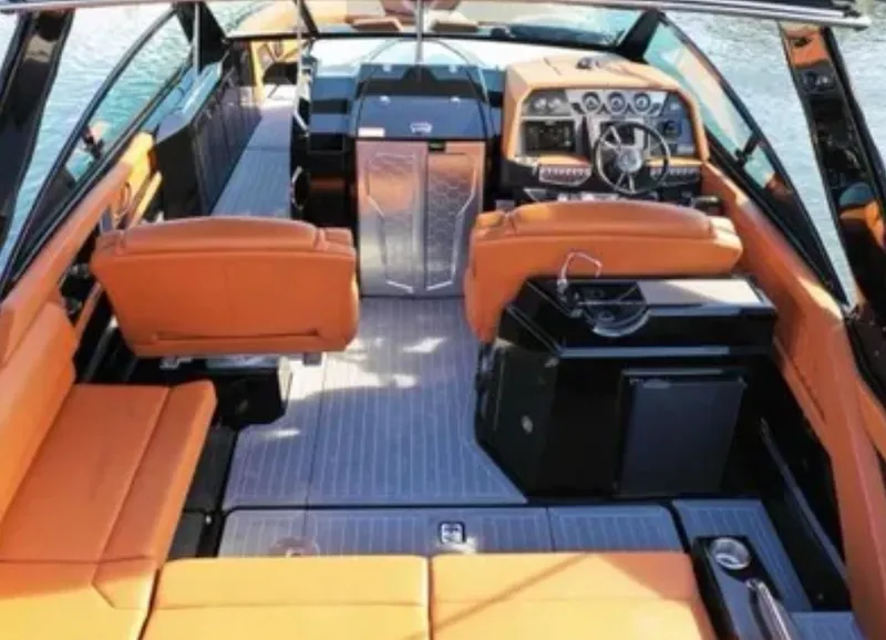 Slide: The Image of Cruisers 338 SS OB SOUTHBEACH 2021 - 13