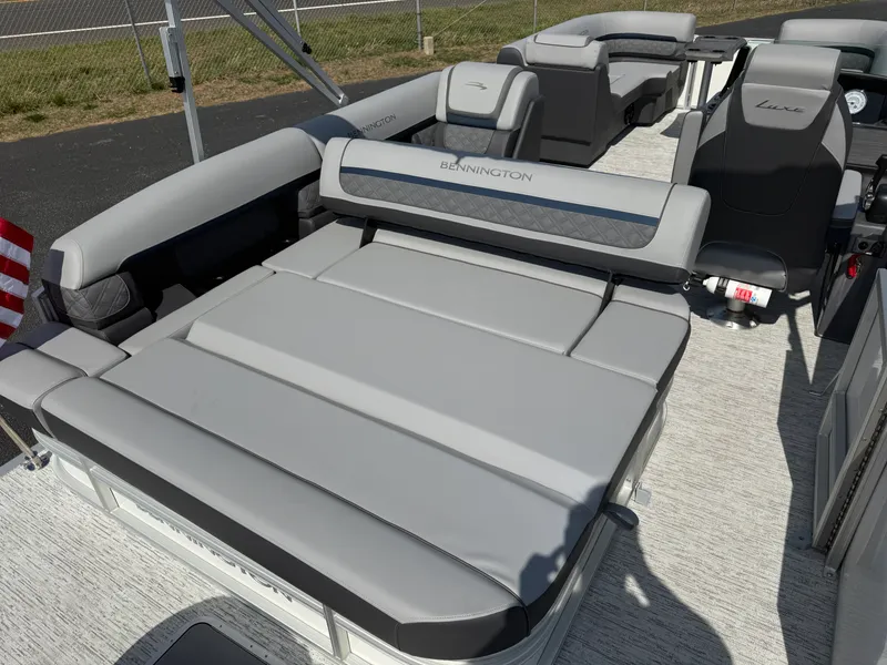 Slide: The Image of Bennington 22 SSB LUXE 2026 - 14