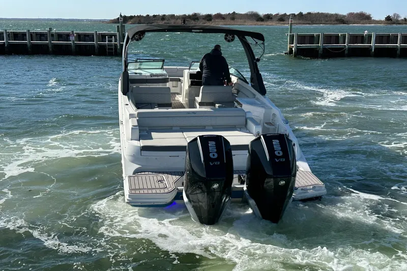 Slide: The Image of Sea Ray SDX 290 Outboard 2023 - 10
