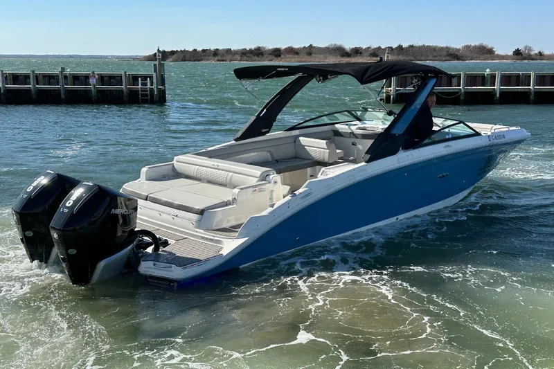 Slide: The Image of Sea Ray SDX 290 Outboard 2023 - 12