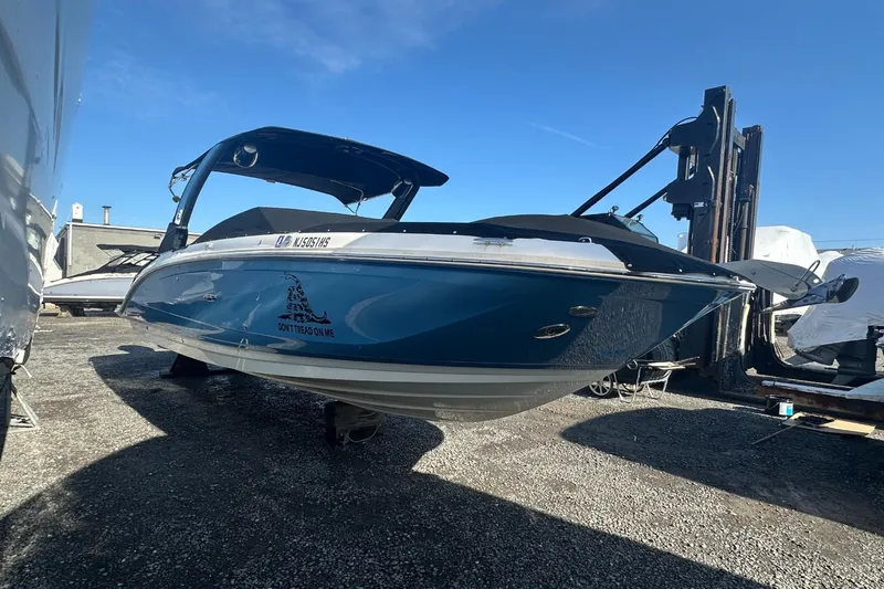 Slide: The Image of Sea Ray SDX 290 Outboard 2023 - 13