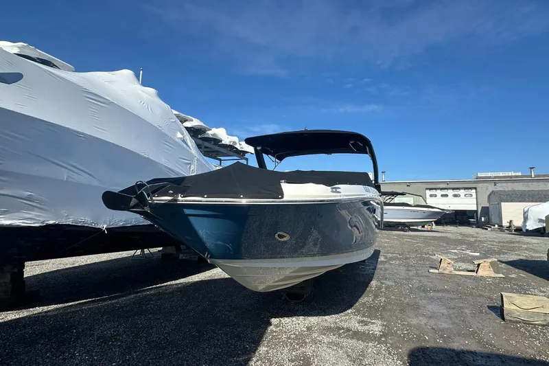 Slide: The Image of Sea Ray SDX 290 Outboard 2023 - 15