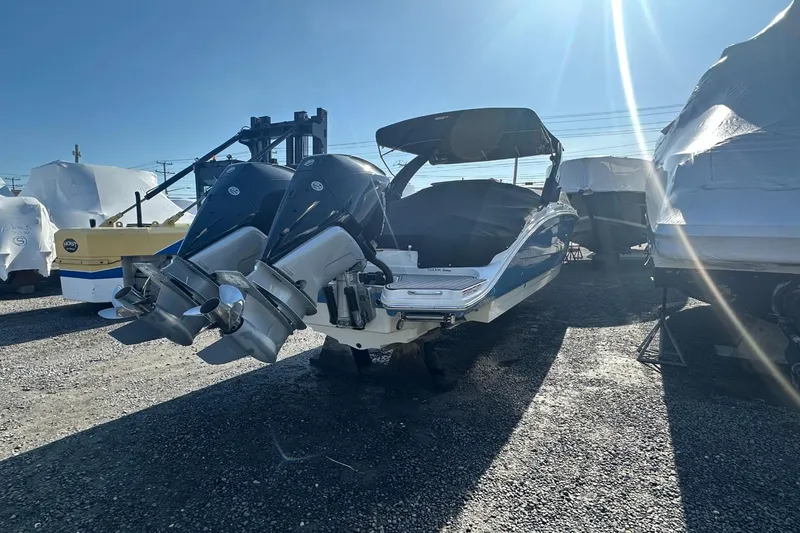 Slide: The Image of Sea Ray SDX 290 Outboard 2023 - 20