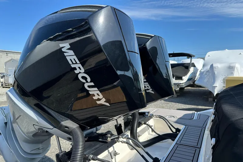 Slide: The Image of Sea Ray SDX 290 Outboard 2023 - 22