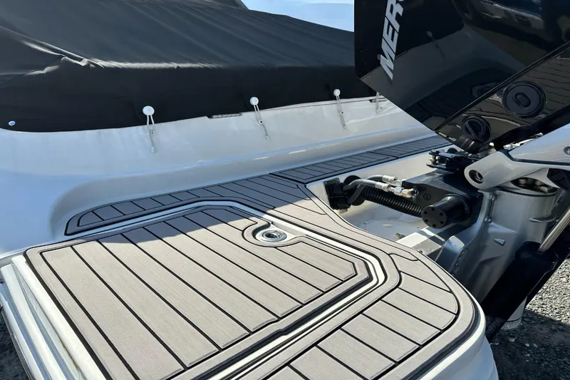 Slide: The Image of Sea Ray SDX 290 Outboard 2023 - 23