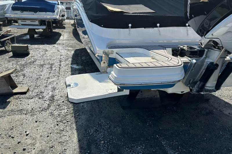 Slide: The Image of Sea Ray SDX 290 Outboard 2023 - 25