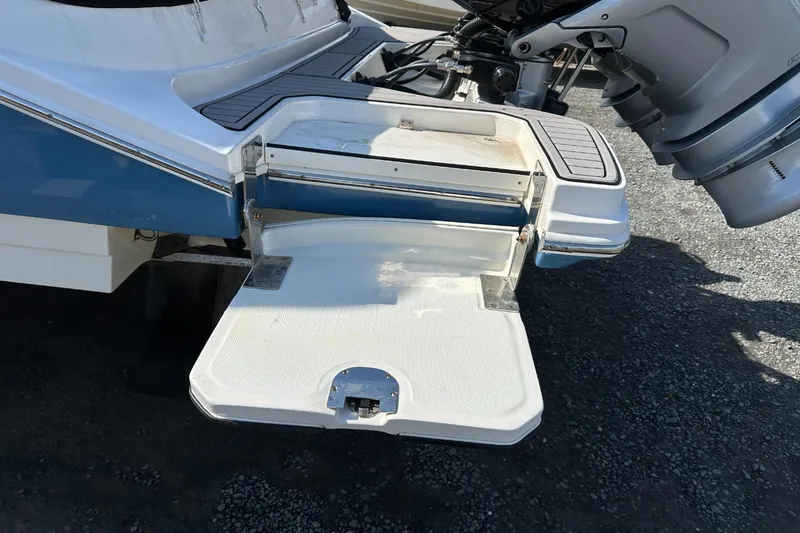 Slide: The Image of Sea Ray SDX 290 Outboard 2023 - 26