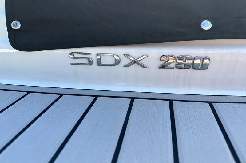 Slide: The Image of Sea Ray SDX 290 Outboard 2023 - 27