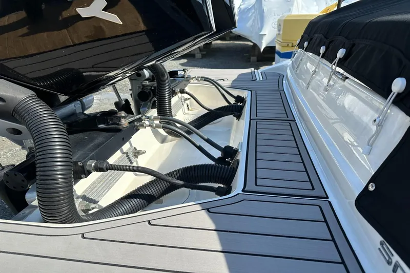 Slide: The Image of Sea Ray SDX 290 Outboard 2023 - 28