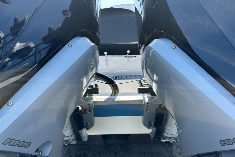 Slide: The Image of Sea Ray SDX 290 Outboard 2023 - 29