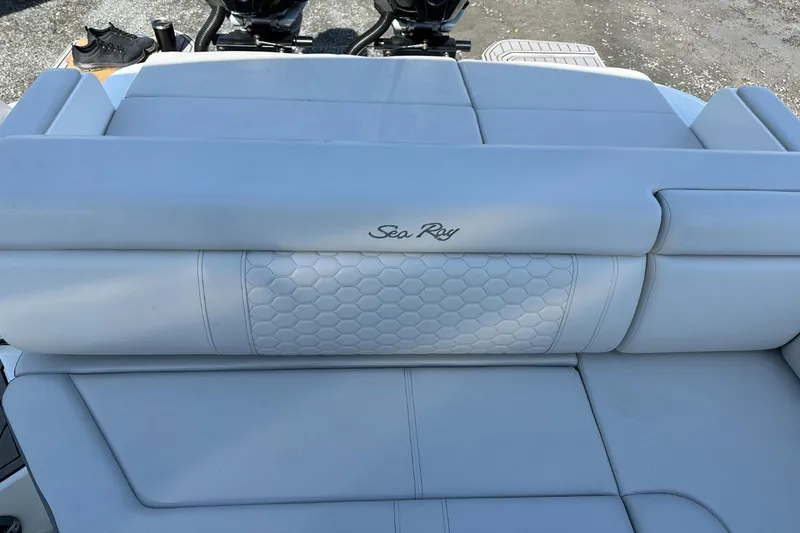 Slide: The Image of Sea Ray SDX 290 Outboard 2023 - 33