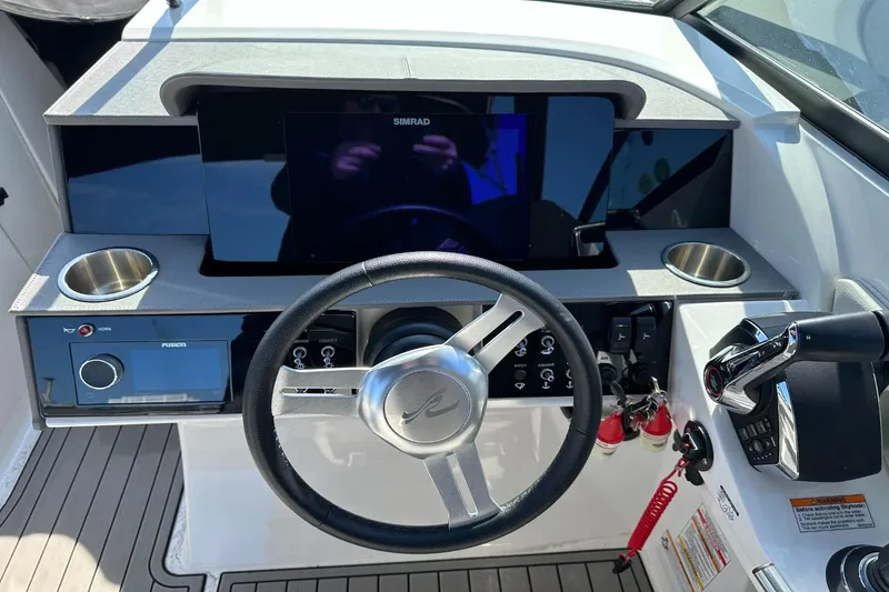 Slide: The Image of Sea Ray SDX 290 Outboard 2023 - 38