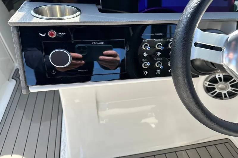 Slide: The Image of Sea Ray SDX 290 Outboard 2023 - 39