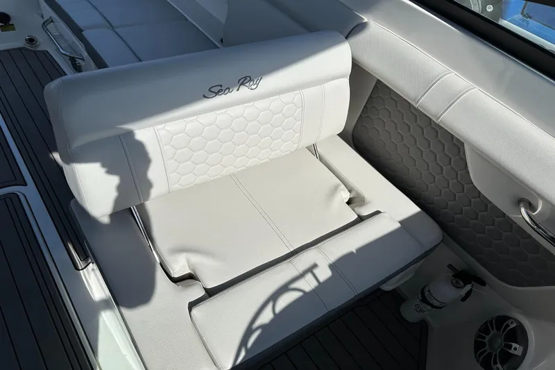 Slide: The Image of Sea Ray SDX 290 Outboard 2023 - 41