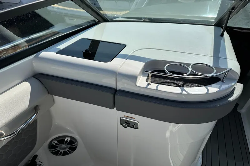 Slide: The Image of Sea Ray SDX 290 Outboard 2023 - 43